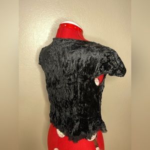 Size Medium velvet texture top.